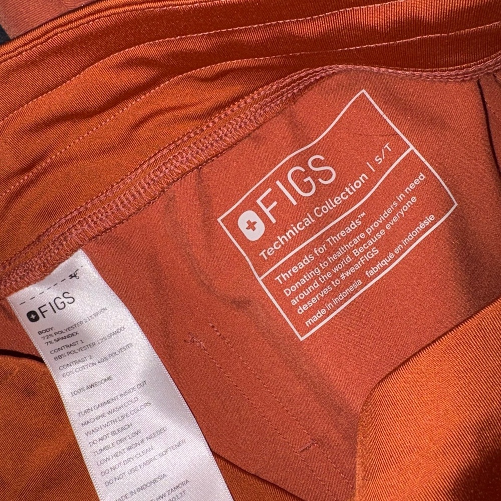 FIGS Terracotta Jogger Scrub Set - Picture 6 of 8